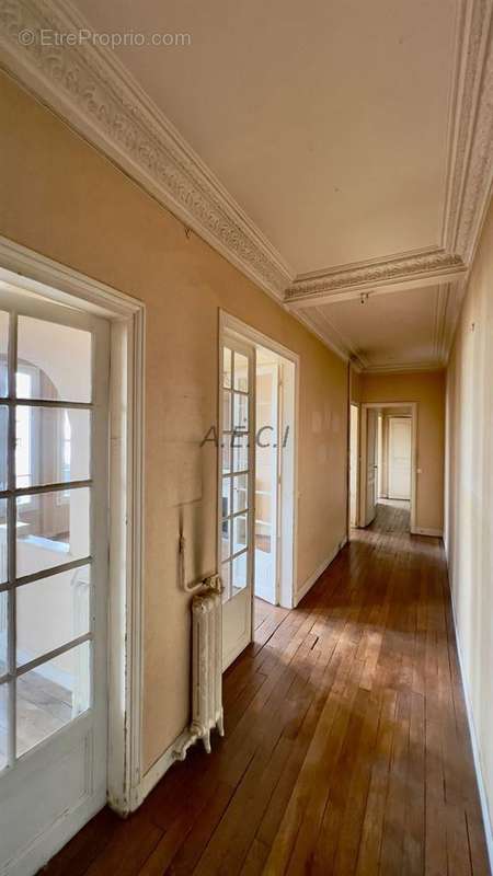 Appartement à COURBEVOIE