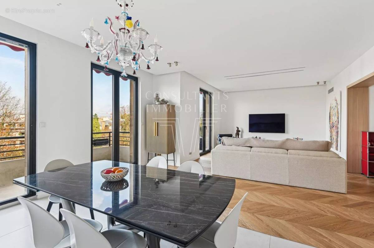 Appartement à NEUILLY-SUR-SEINE