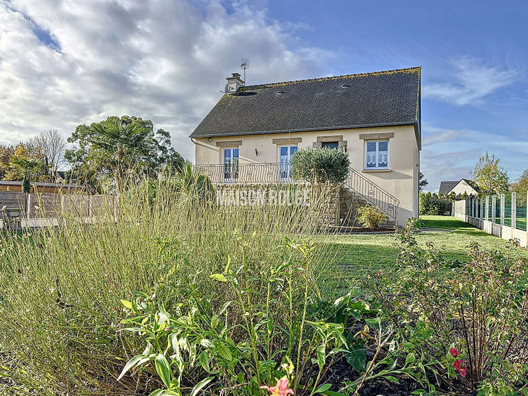 Maison à SAINT-BROLADRE