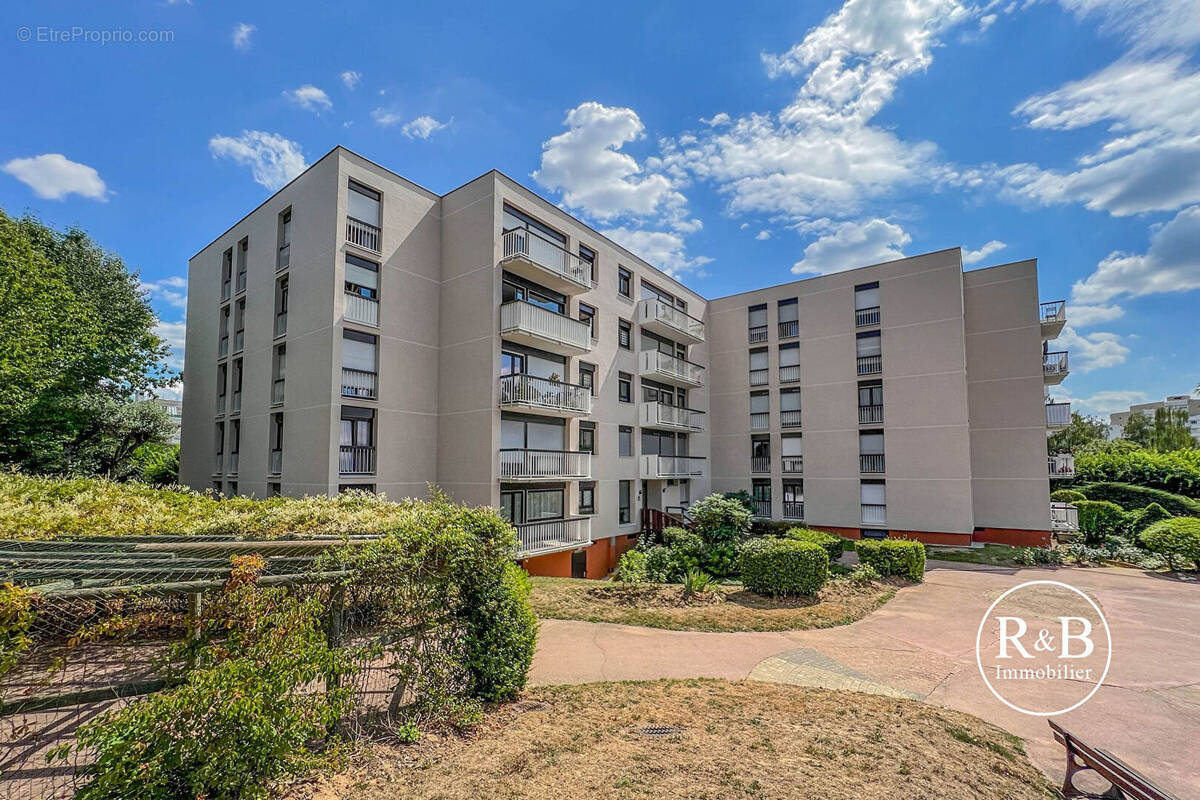 Appartement à LES CLAYES-SOUS-BOIS