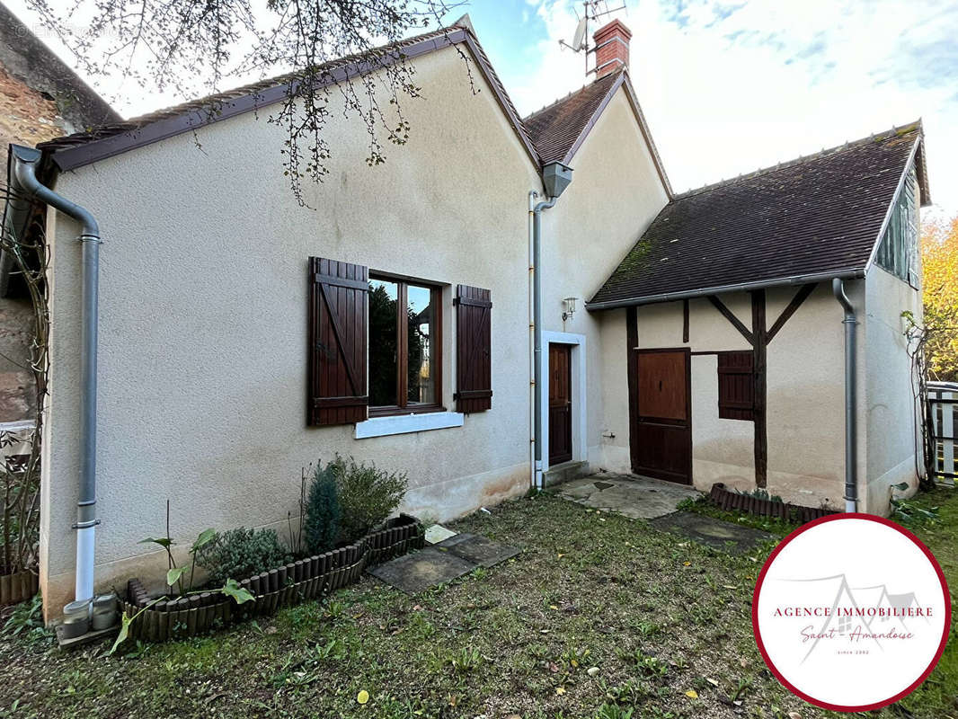 Maison à AINAY-LE-CHATEAU