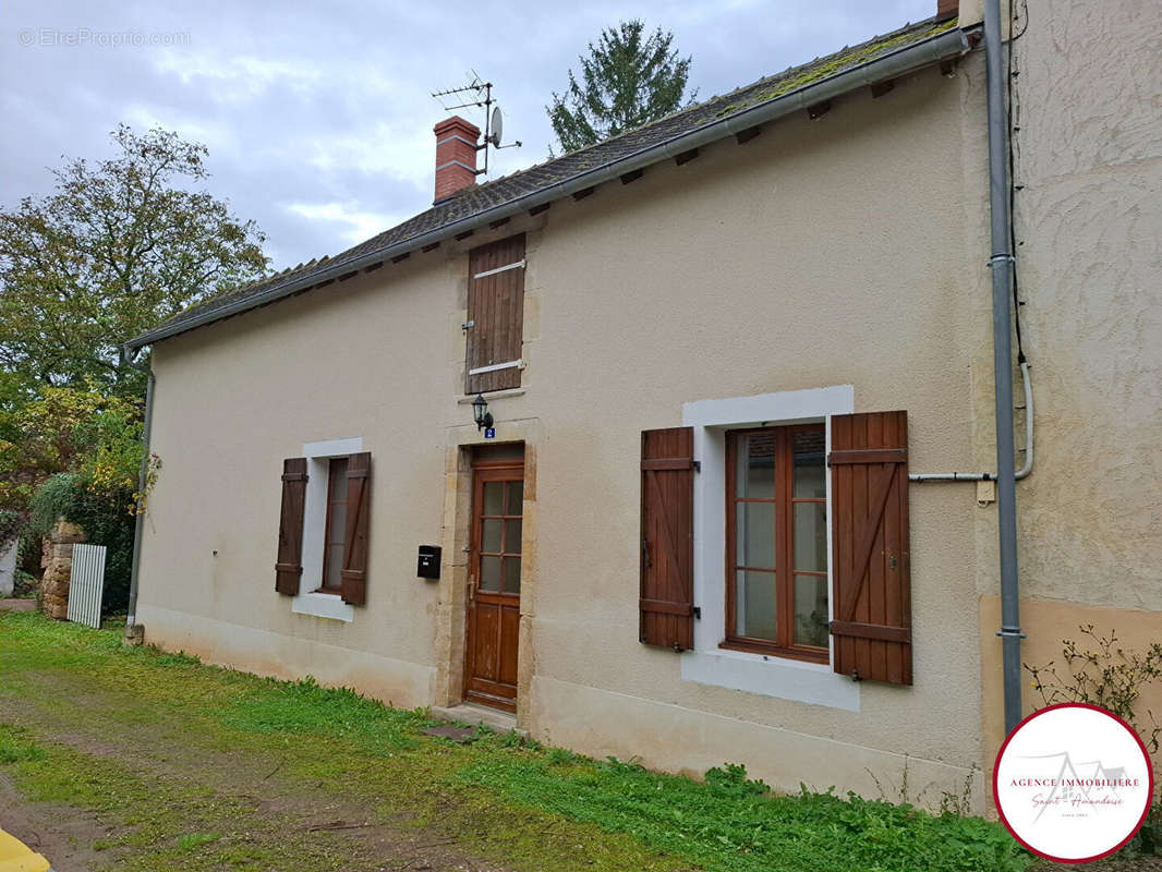 Maison à AINAY-LE-CHATEAU