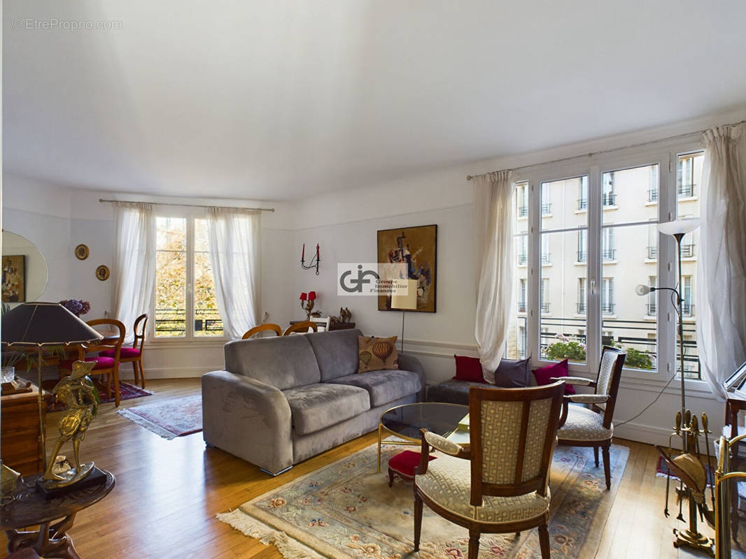 Appartement à PARIS-16E