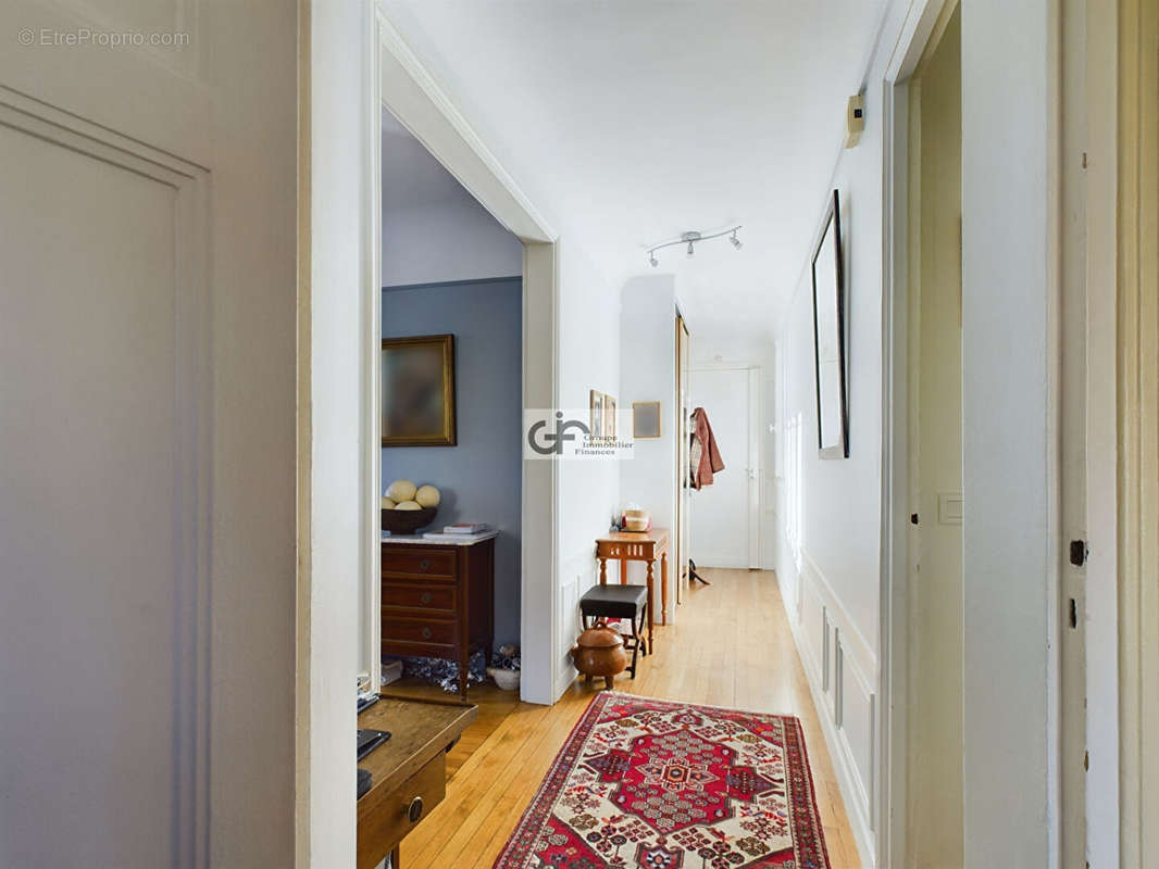 Appartement à PARIS-16E