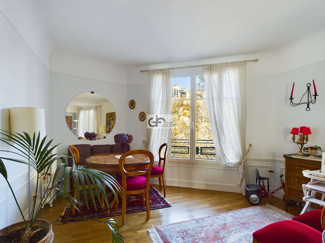 Appartement à PARIS-16E