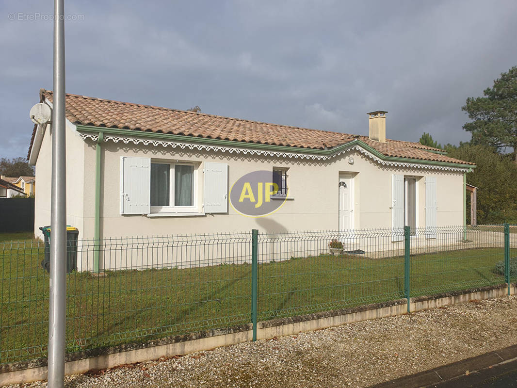 Maison à GRAYAN-ET-L&#039;HOPITAL