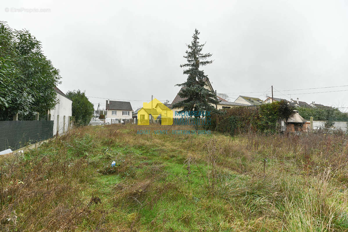 Maison à SAINTE-GENEVIEVE-DES-BOIS