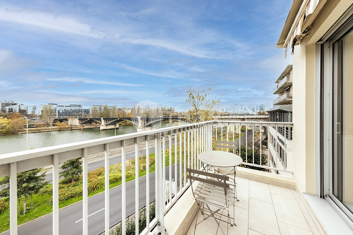 Appartement à COURBEVOIE