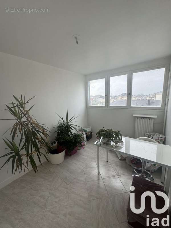 Photo 6 - Appartement à FLEURY-LES-AUBRAIS