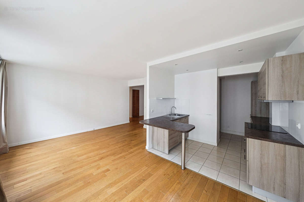 Appartement à PARIS-16E