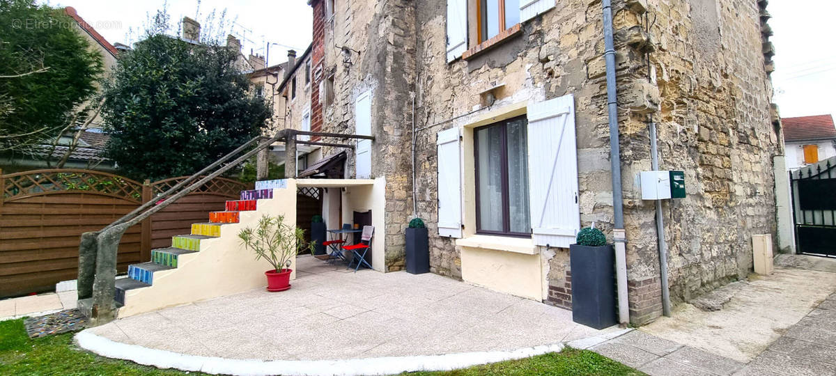 Appartement à HOUILLES