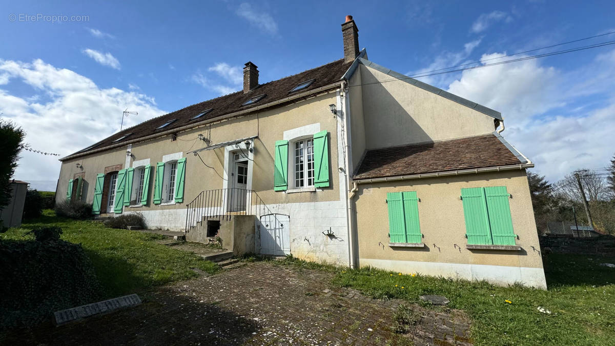 Maison à RIGNY-LE-FERRON