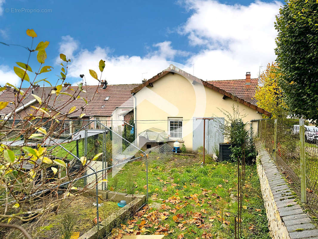 Maison à LA BONNEVILLE-SUR-ITON