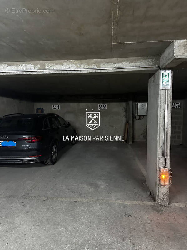 Parking à PARIS-17E