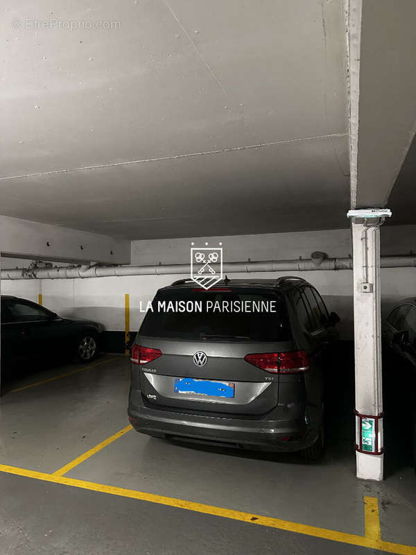 Parking à PARIS-17E