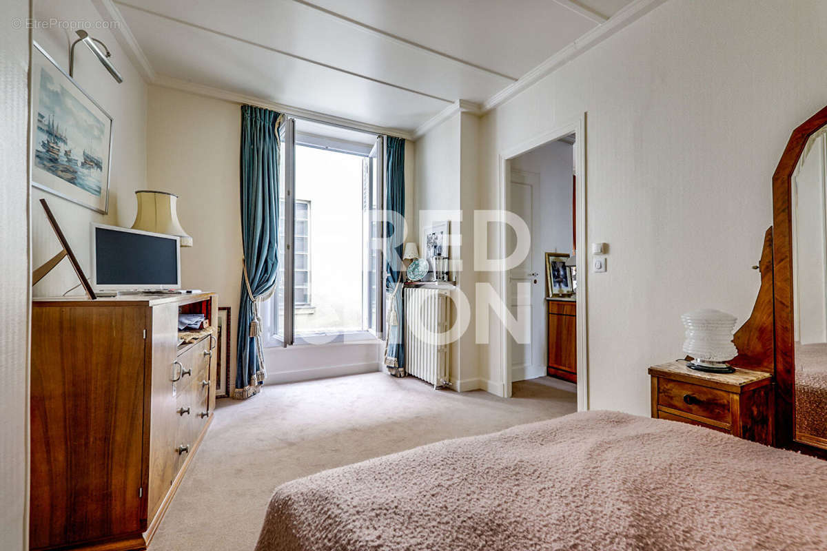 Appartement à PARIS-14E