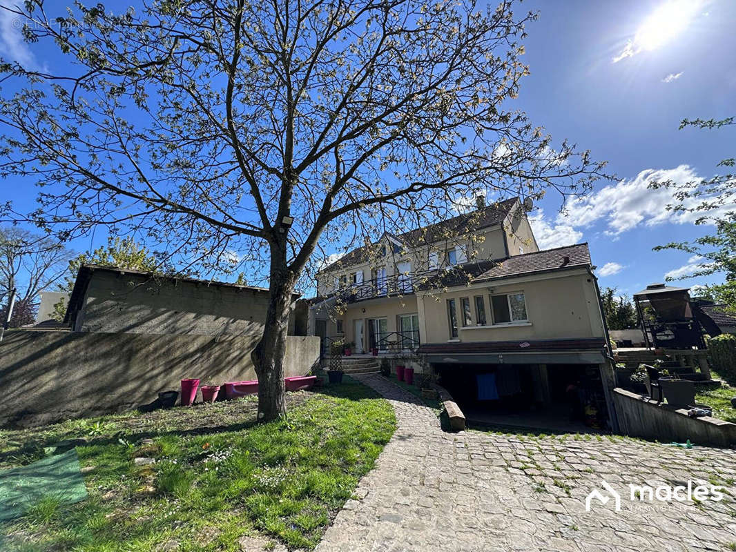 Maison à LE THILLAY