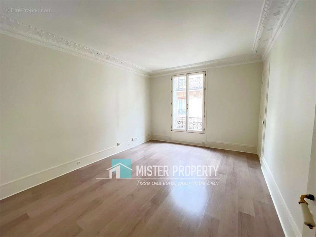 Appartement à PARIS-16E