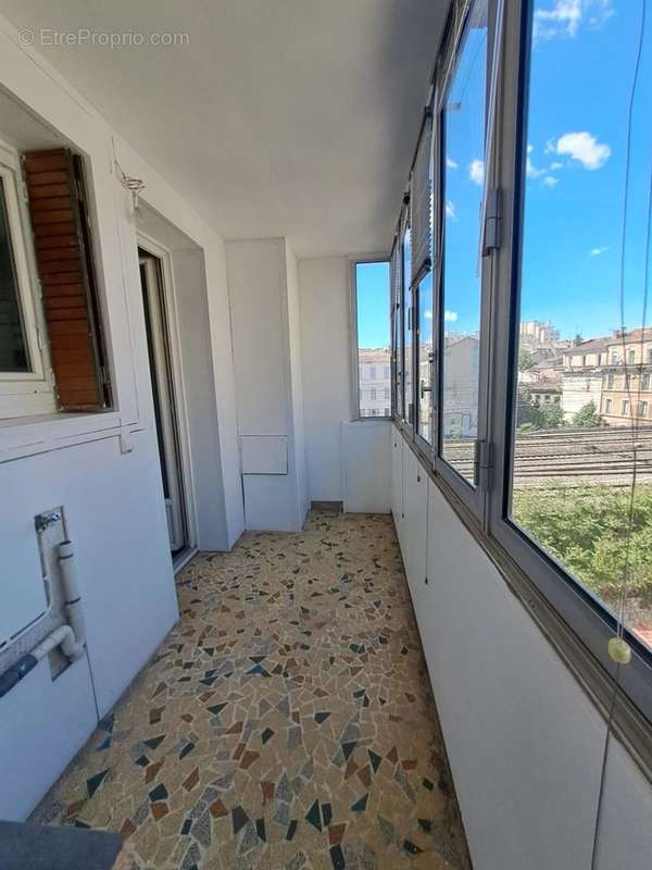 Appartement à MARSEILLE-4E