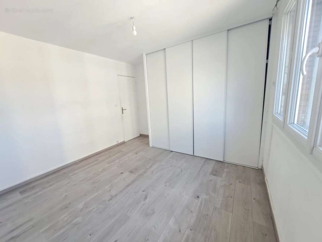 Appartement à MARSEILLE-4E