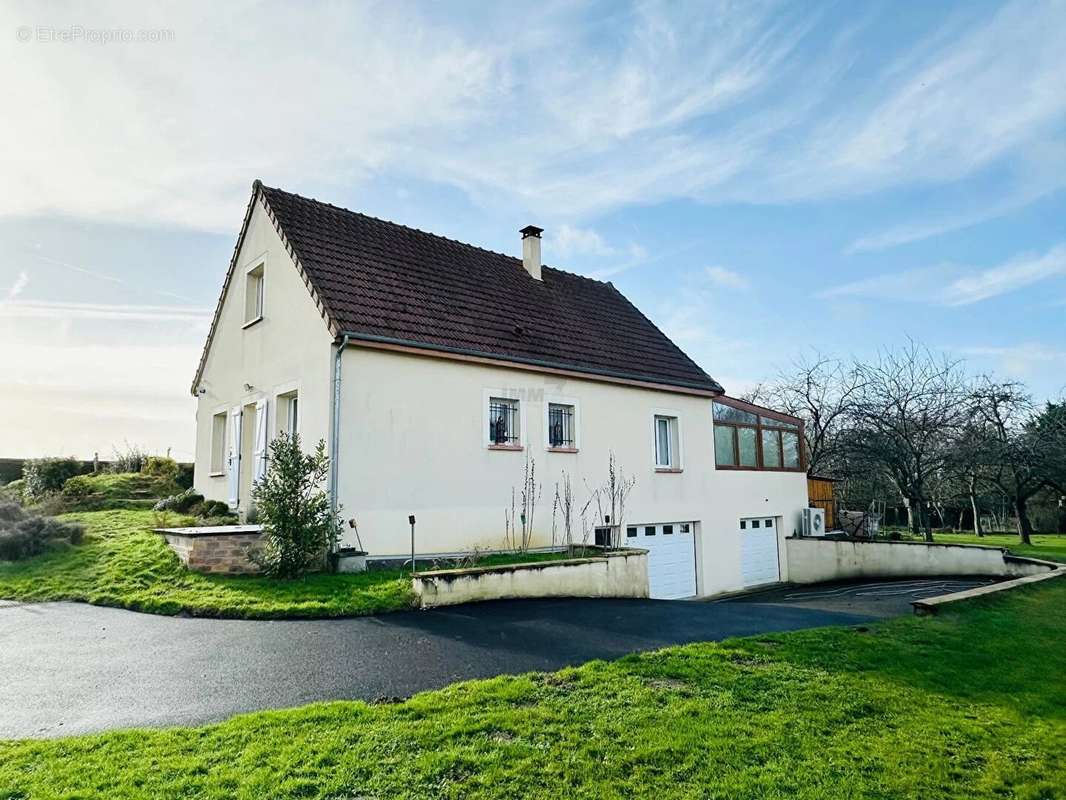 Maison à SAINT-JEAN-LES-DEUX-JUMEAUX