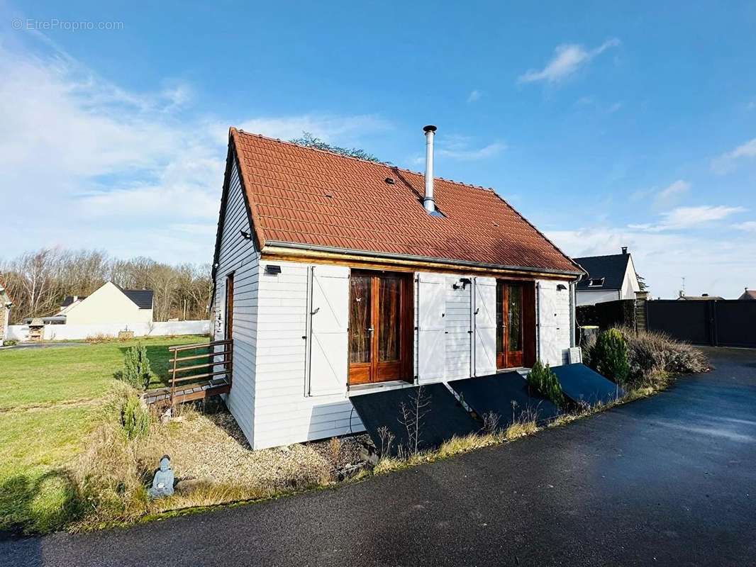 Maison à SAINT-JEAN-LES-DEUX-JUMEAUX