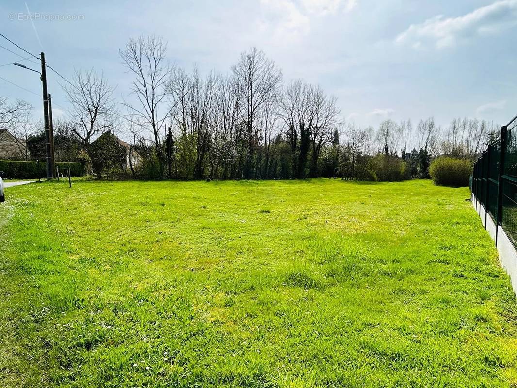 Terrain à COULOMMIERS