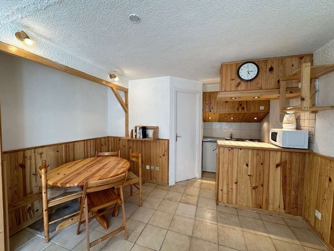   - Appartement à AX-LES-THERMES