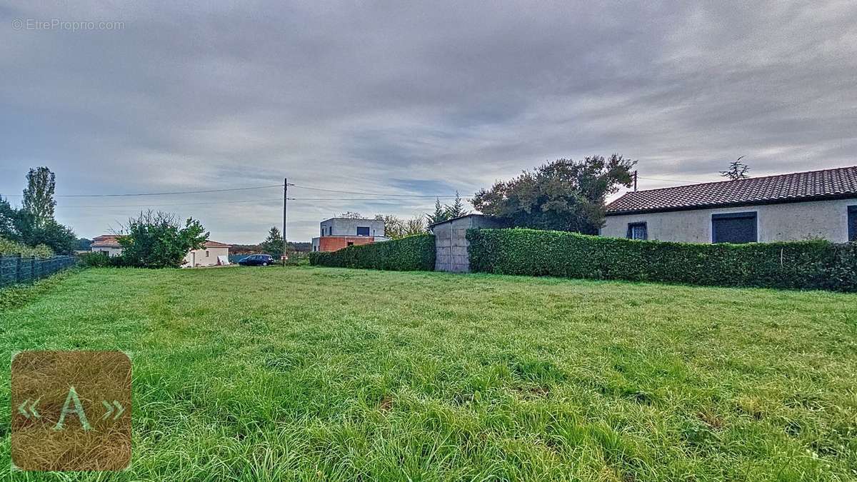 Terrain à GIROUSSENS