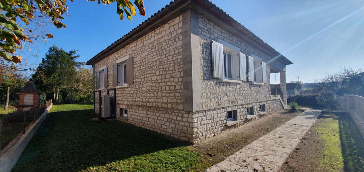 Maison à CHATEAUNEUF-SUR-CHARENTE