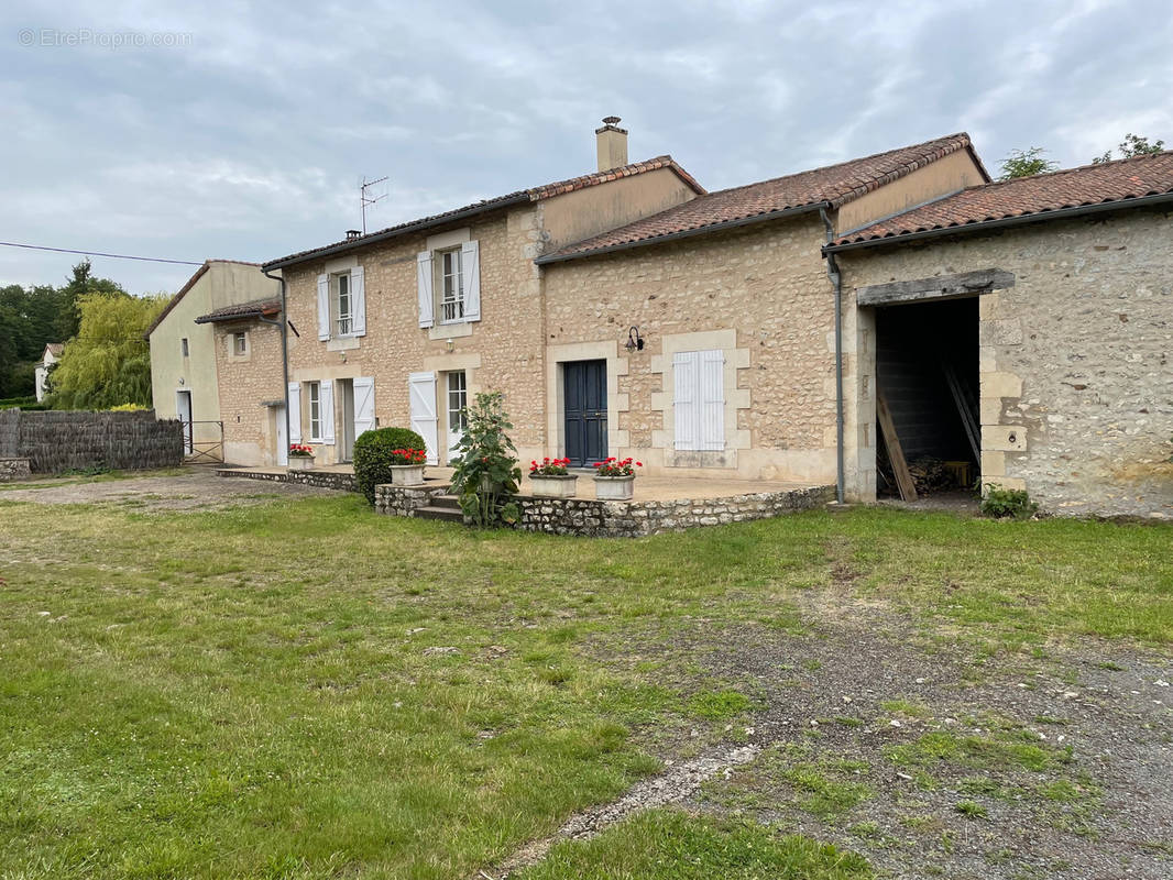 Maison à MIGNALOUX-BEAUVOIR