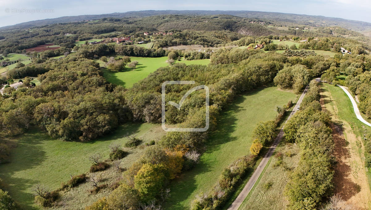 Terrain à CAMPAGNAC-LES-QUERCY