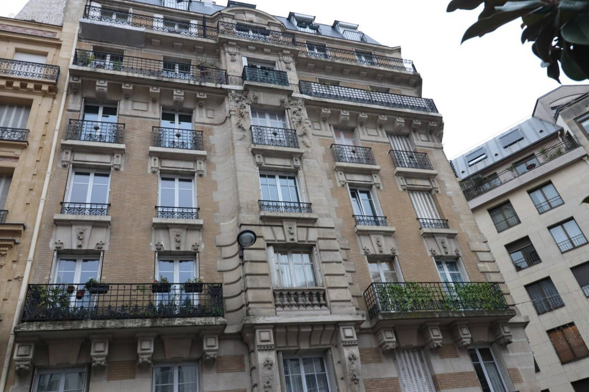 Appartement à PARIS-14E