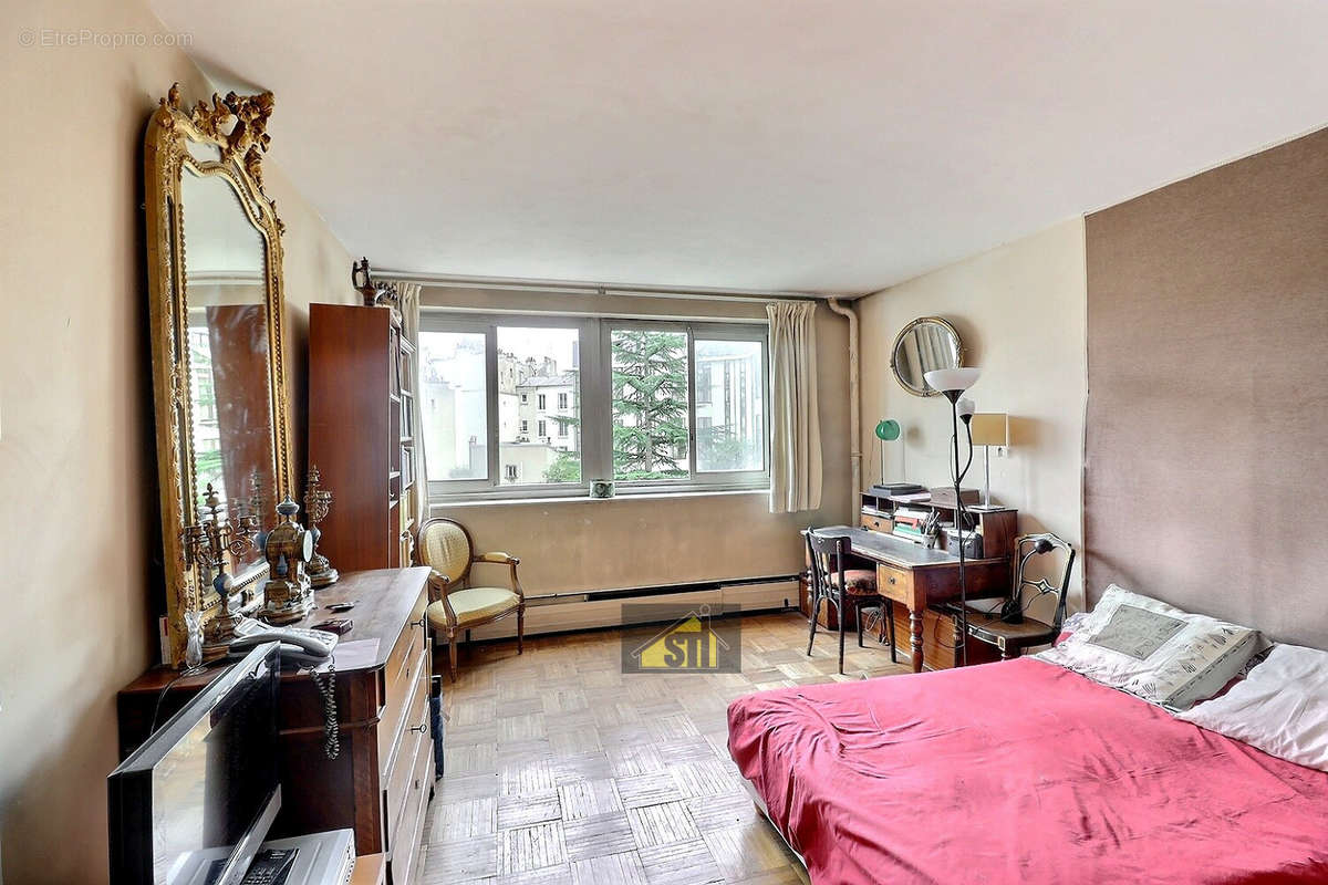 Appartement à PARIS-14E