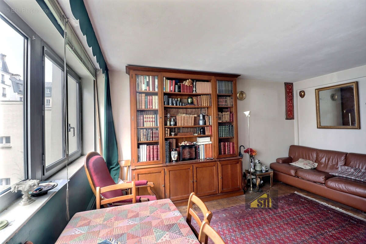 Appartement à PARIS-14E