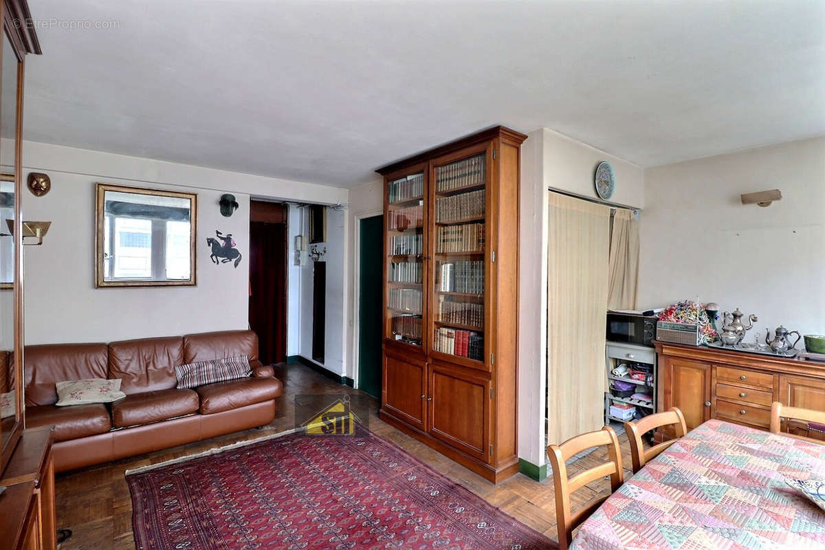 Appartement à PARIS-14E