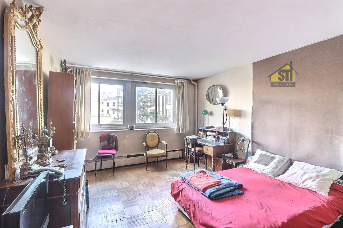 Appartement à PARIS-14E