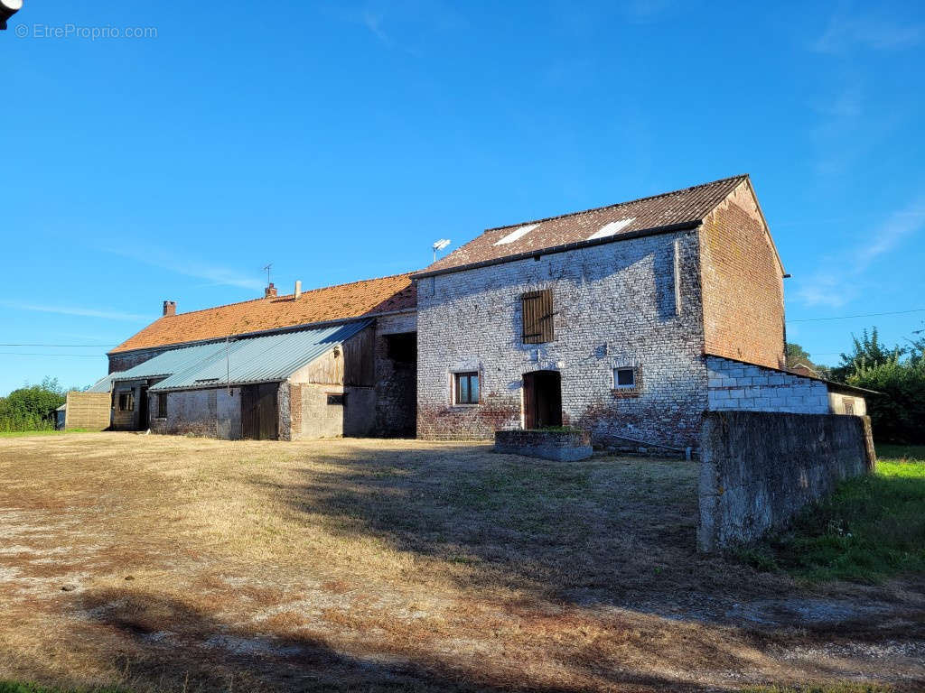 Maison à AVESNES-SUR-HELPE