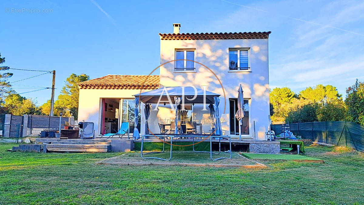 Maison à BAGNOLS-EN-FORET