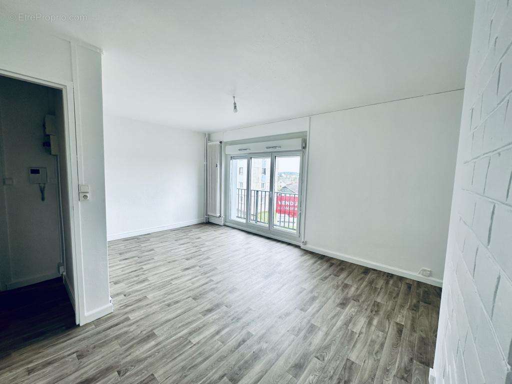 Appartement à GRAND-CHARMONT