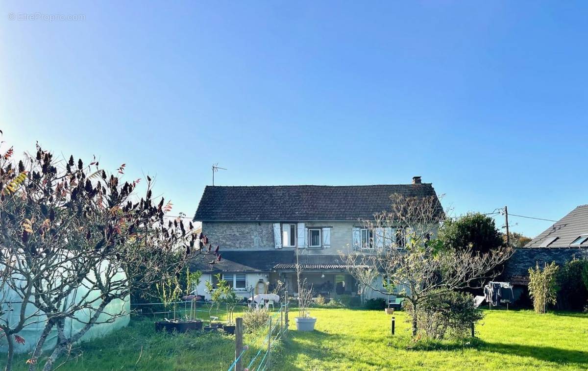 Maison à ORGNAC-SUR-VEZERE