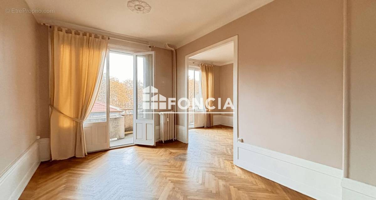 Appartement à SAINT-ETIENNE