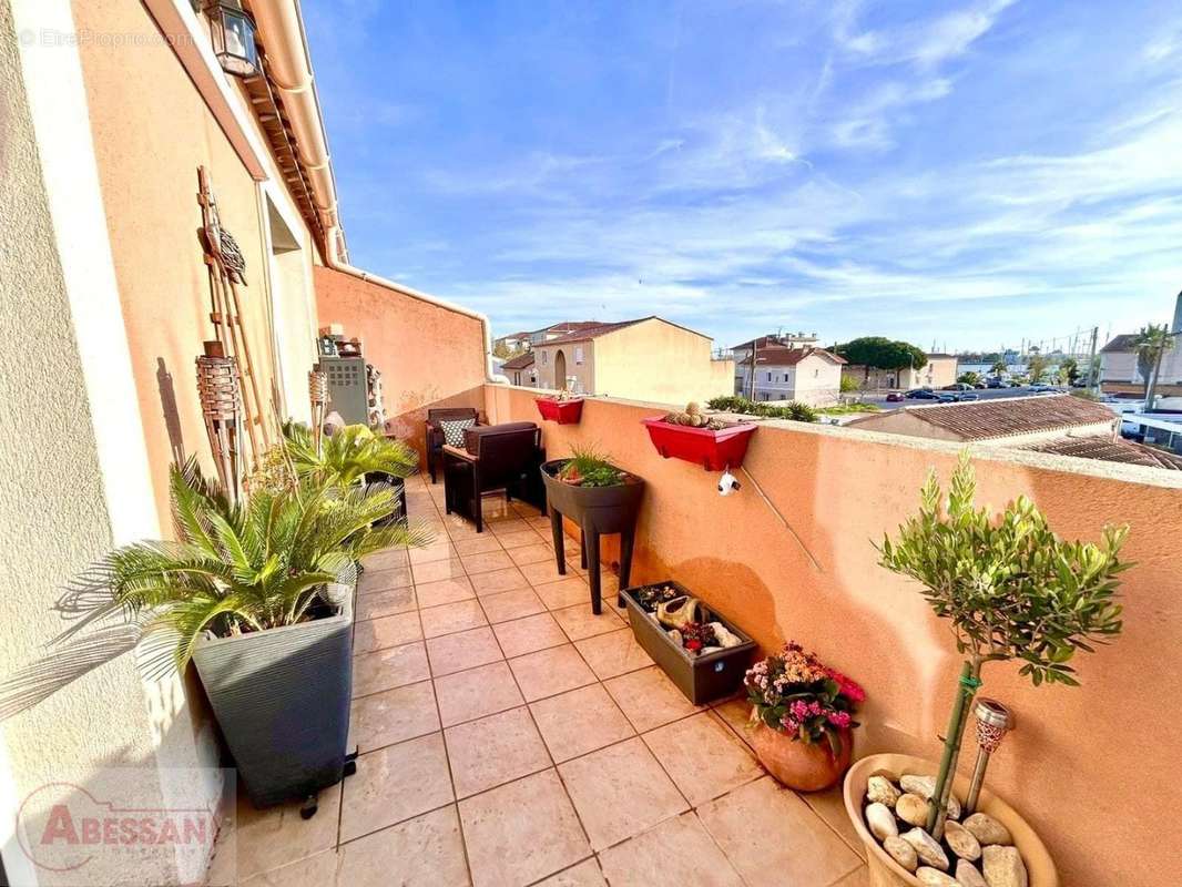 Appartement à PORT-SAINT-LOUIS-DU-RHONE