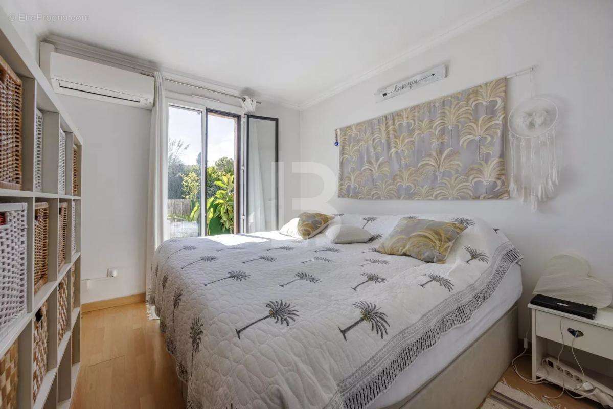 Appartement à VILLENEUVE-LOUBET