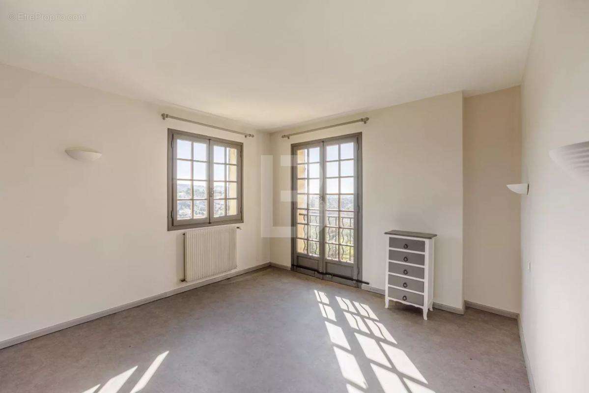 Appartement à MOUGINS