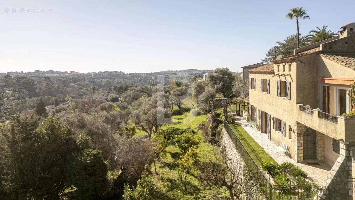 Appartement à MOUGINS