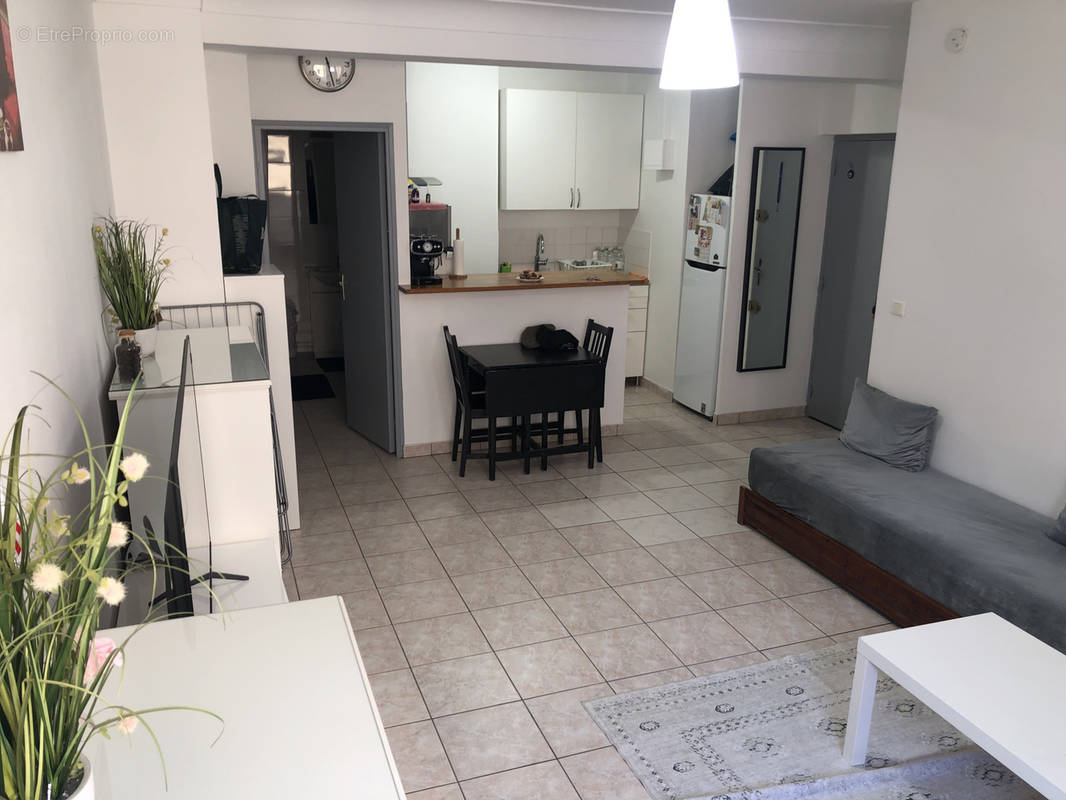 Appartement à MARSEILLE-1E