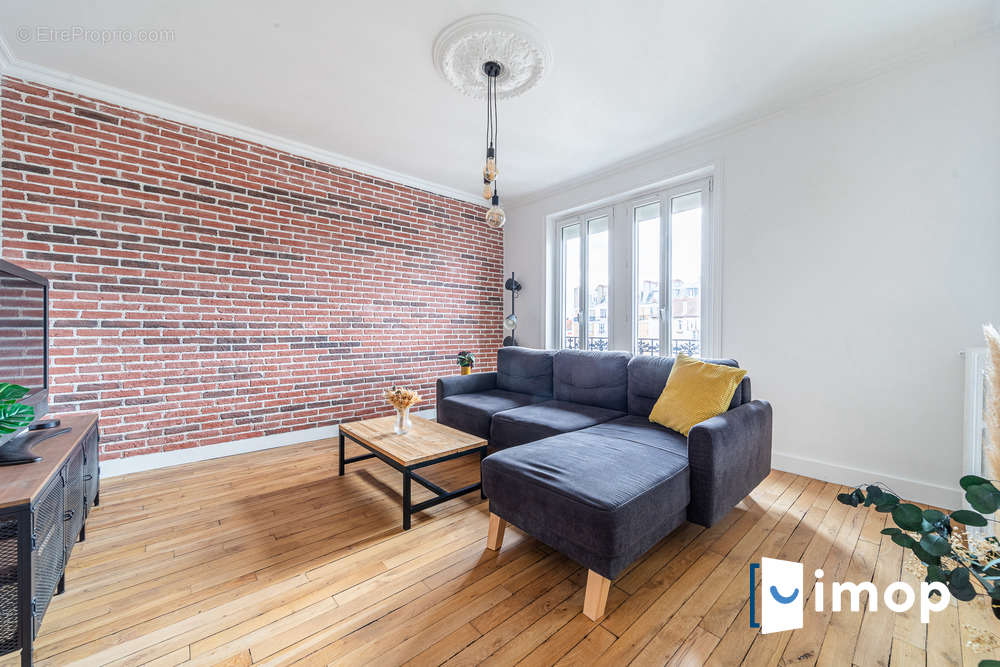 Appartement à COURBEVOIE