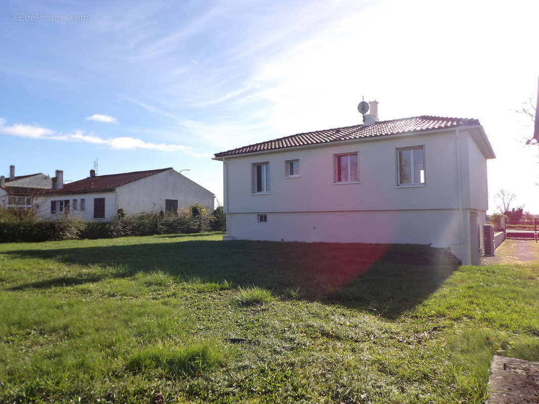 Maison à SAINT-SAVINIEN