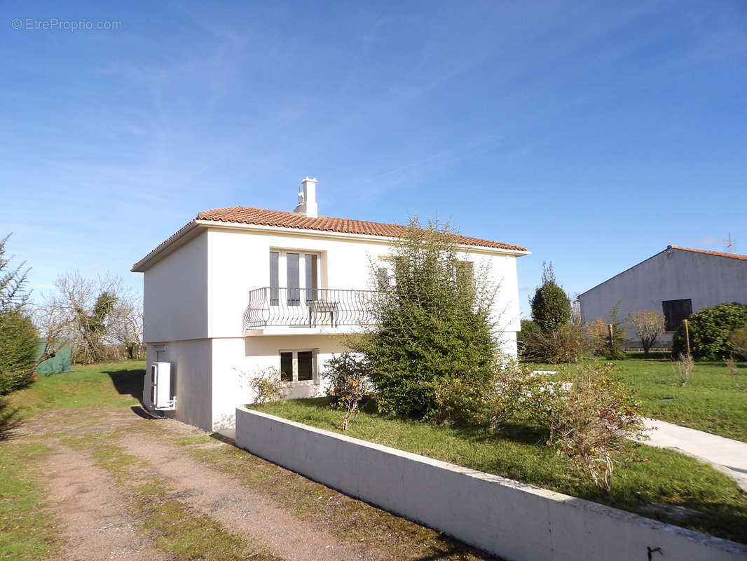 Maison à SAINT-SAVINIEN